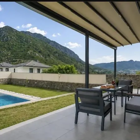 Villa 11 *